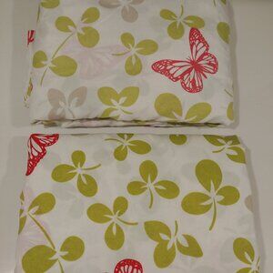 Full size set of sheets,no pillowcases Clean & Good Condition